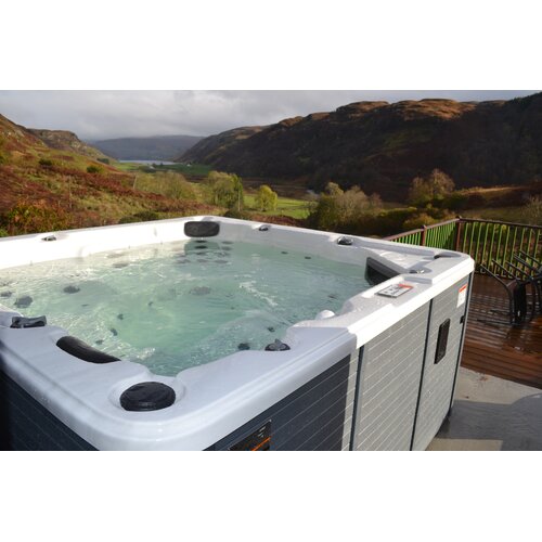 Niagara 6-Person 48-Jet Spa by Canadian Spa Co