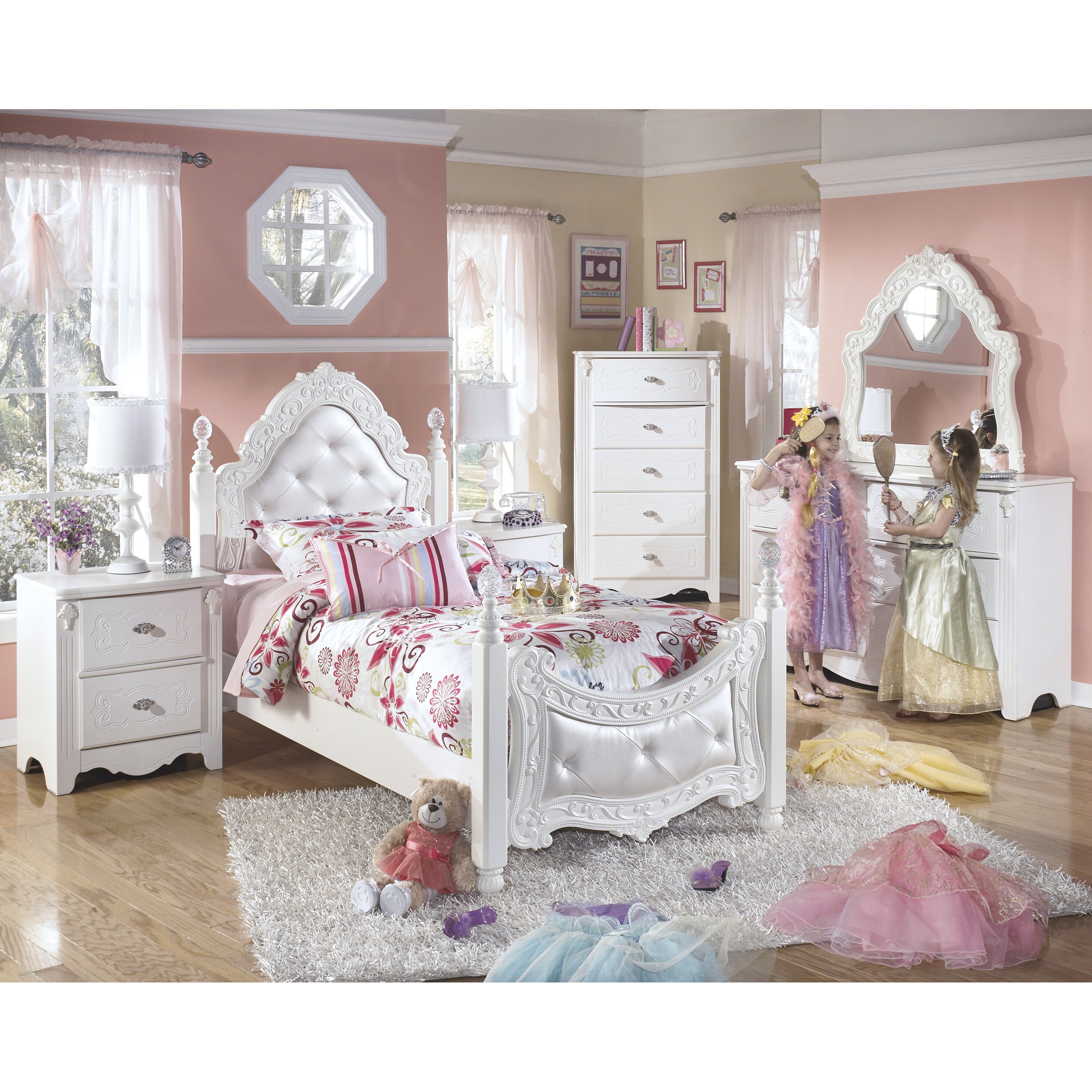 Ashley Exquisite Poster Bedroom Set